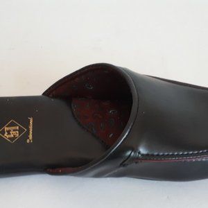 New men's Slippers International #9441 black 13M